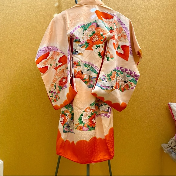 Authentic Japanese Peach Silk Kimono - Picture 2 of 7